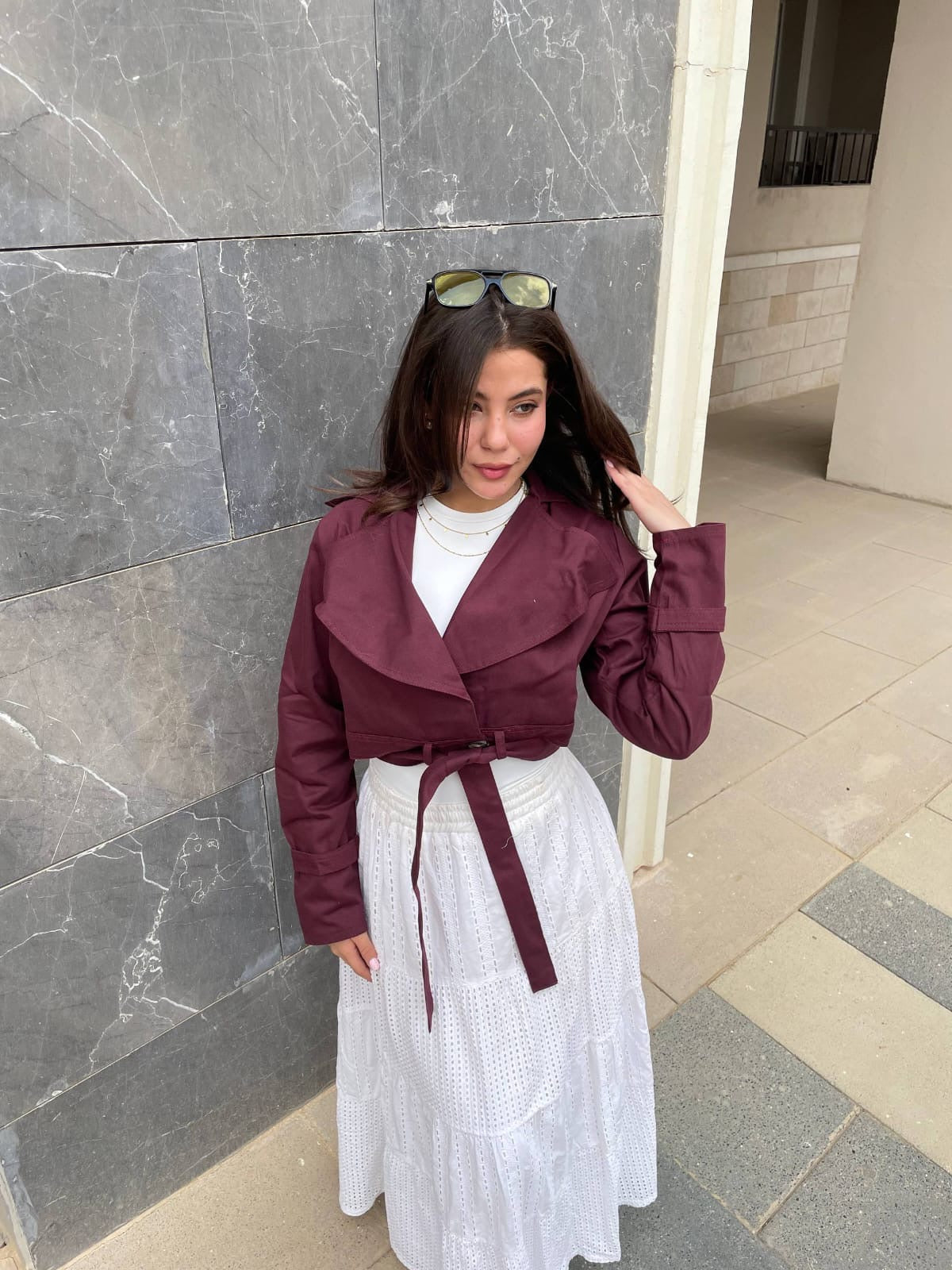Burgundy cropped belt-tie trench jacket