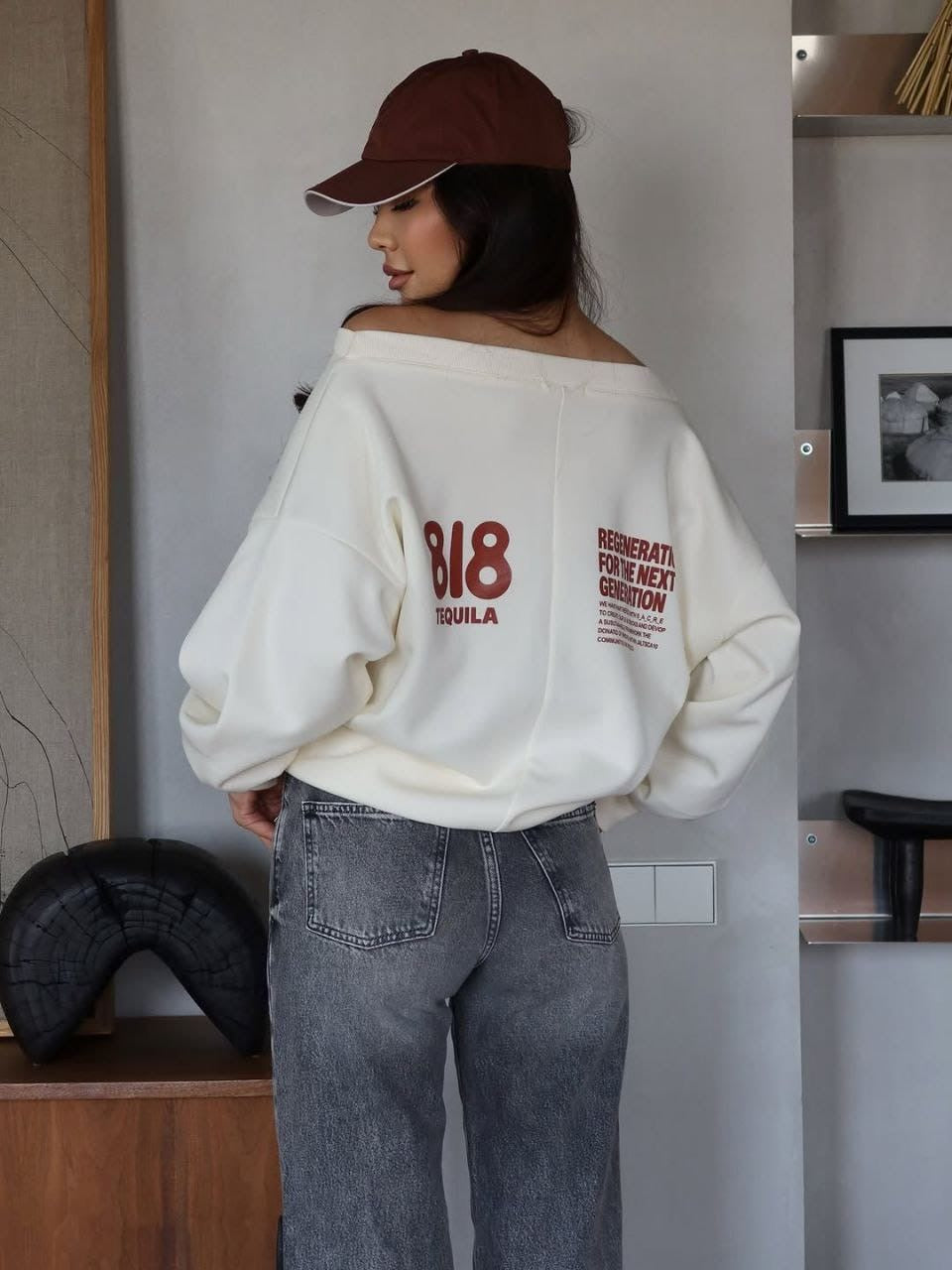 White sweatshirt off shoulder one size