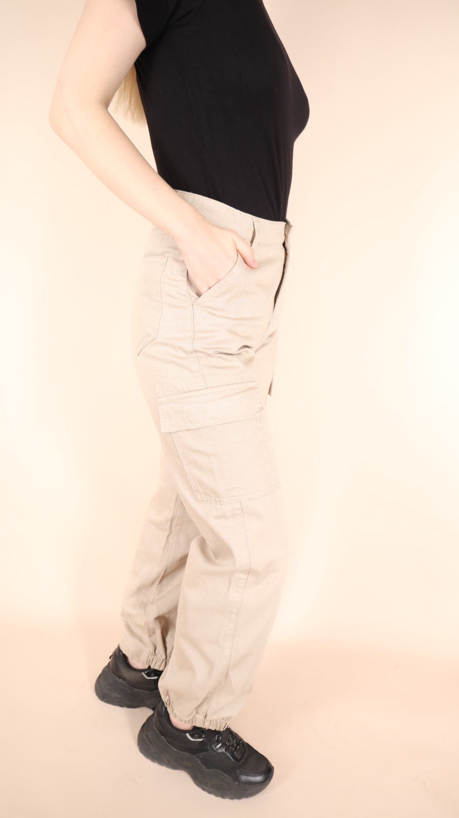 Baggy beige pants