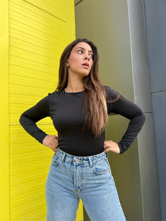 black long sleeve crewneck basic top